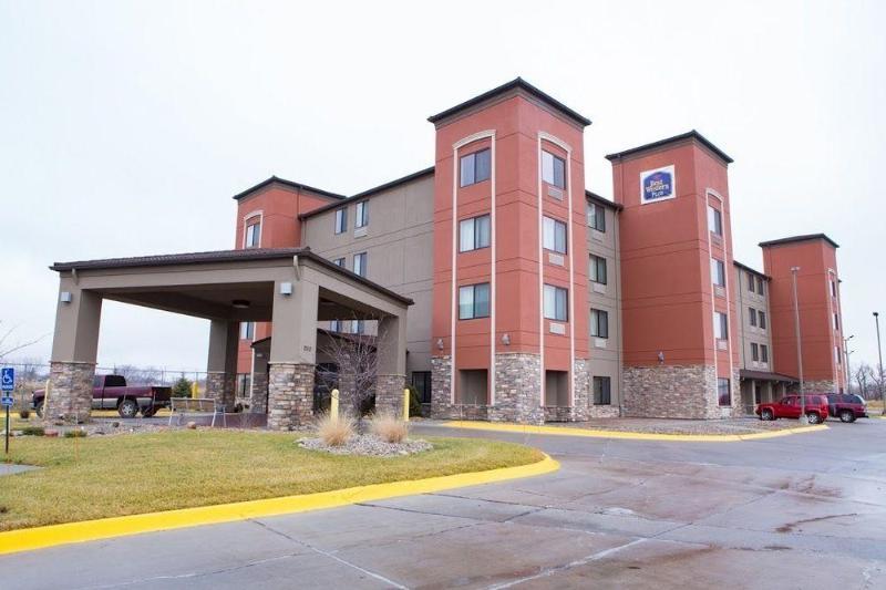Holiday Inn Express & Suites Omaha Airport By Ihg Carter Lake Exterior foto